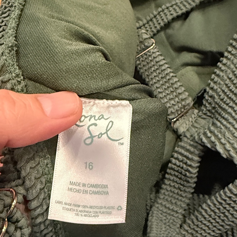 Kona sol green one piece swimsuit size 16. - Picture 5 of 7